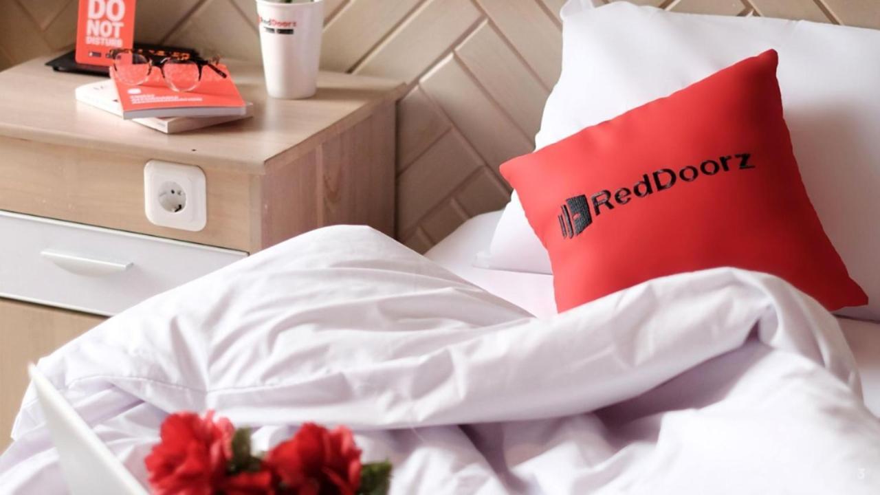 Reddoorz Ura Hotel Hung Phuoc 4 Хошимин Экстерьер фото